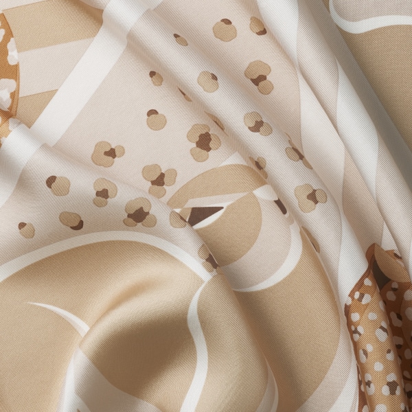 パンテール イリュージョン スクエア スカーフ 90 コードベージュ シルクツイル