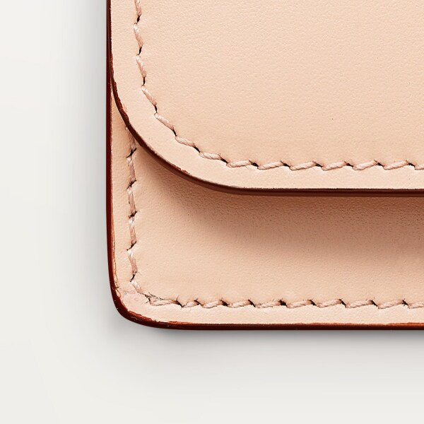 マルチ カードホルダーフラップ付、C ドゥ カルティエ パウダーピンク カーフスキン、ゴールド＆パウダーピンクのエナメルフィニッシュ