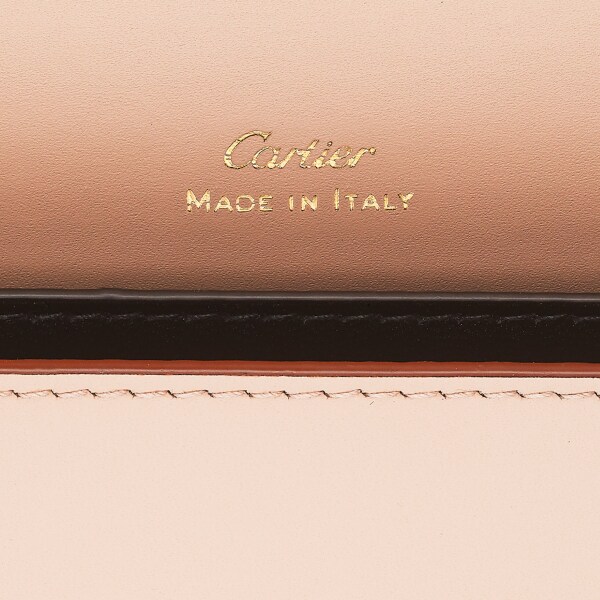 マルチ カードホルダーフラップ付、C ドゥ カルティエ パウダーピンク カーフスキン、ゴールド＆パウダーピンクのエナメルフィニッシュ