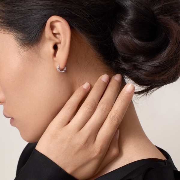 CRB8301424 - 【オンライン限定】LOVE シングル イヤリング - ホワイト  