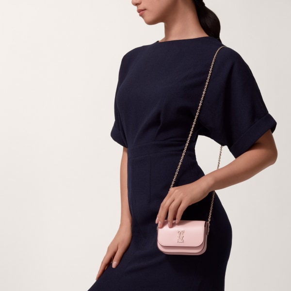 C ドゥ カルティエ チェーンバッグ マイクロ ペールピンク カーフスキン、ゴールド＆ペールピンク エナメルフィニッシュ