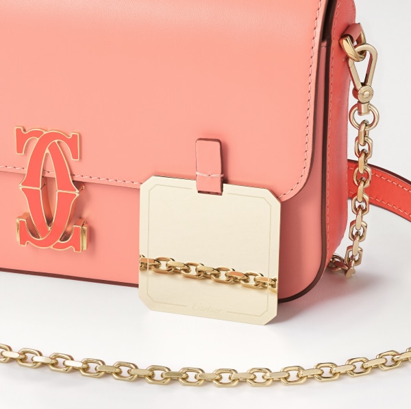 C ドゥ カルティエ チェーンバッグ ミニ  コーラル/ライトコーラルのツートーン カーフスキン、ゴールドフィニッシュ、コーラル エナメル