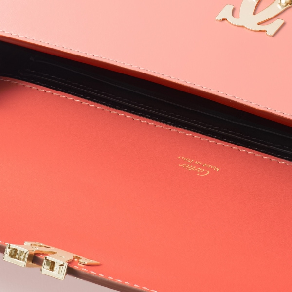 C ドゥ カルティエ チェーンバッグ ミニ  コーラル/ライトコーラルのツートーン カーフスキン、ゴールドフィニッシュ、コーラル エナメル