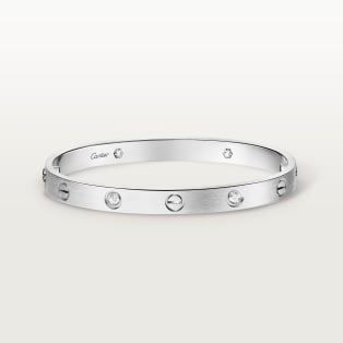 <span class='lovefont'>A </span> ブレスレット、クラシックモデル、ブラッシュ仕上げ、ダイヤモンド4石 ホワイトゴールド、ブラッシュド フィニッシュ、ダイヤモンド