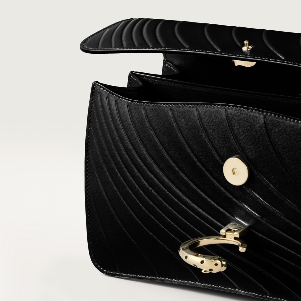 パンテール ドゥ カルティエ チェーンバッグ スモール ブラック カーフスキン、カルティエ シグネチャーモチーフのエンボス加工、ゴールドフィニッシュ