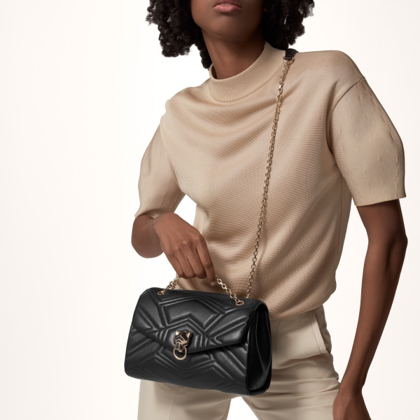 パンテール ドゥ カルティエ チェーンバッグ スモール  ブラックキルティング カーフスキン、ゴールドフィニッシュ