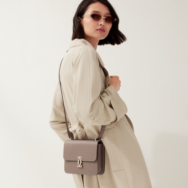 ミニ バッグ C ドゥ カルティエ  クレイカラー テクスチャード カーフスキン、ゴールドフィニッシュ