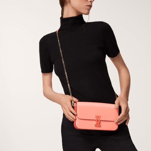 C ドゥ カルティエ チェーンバッグ ミニ  コーラル/ライトコーラルのツートーン カーフスキン、ゴールドフィニッシュ、コーラル エナメル