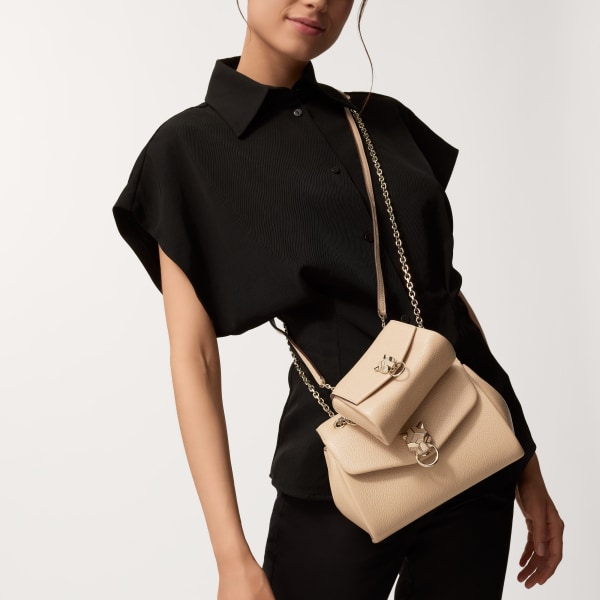 パンテール ドゥ カルティエ チェーンバッグ ミニ ライトベージュ カーフスキン、ゴールドフィニッシュ