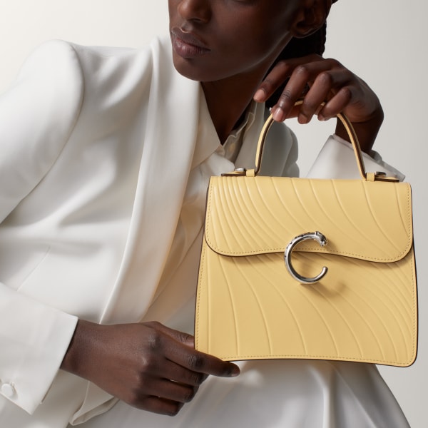 スモール バッグ パンテール C  ミモザイエロー カーフスキン、「Cartier」ロゴの箔押し、パラジウムフィニッシュ