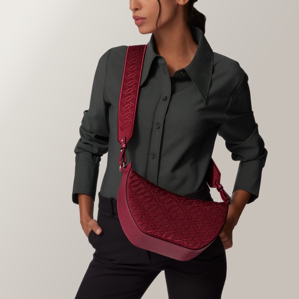 ホーボーバッグ C ドゥ カルティエ  チェリーレッド テクスチャー カーフスキン、刺繡入り、ゴールドフィニッシュ