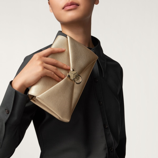 ポーチ パンテール グラフィック ゴールドメタリック カーフスキン、ゴールドフィニッシュ