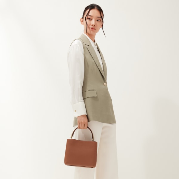 スモール バッグ 
パンテール ドゥーブル  ハンドルバッグ、キャラメル グレイン カーフスキン、ゴールドフィニッシュ