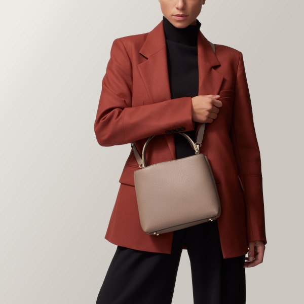 スモール バッグ 
パンテール ドゥーブル  クレイカラー カーフスキン、ゴールドフィニッシュ