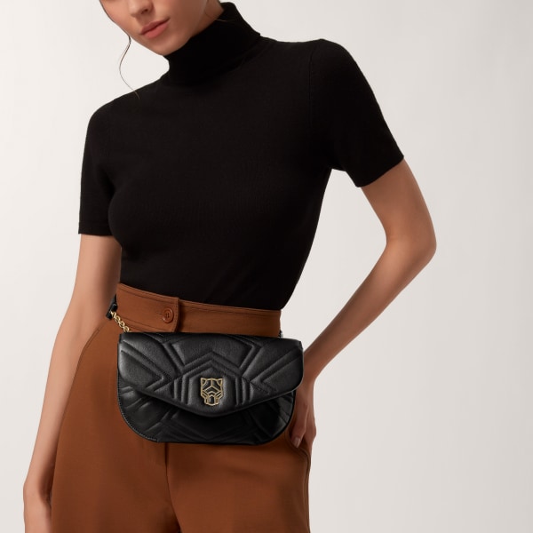 パンテール ドゥ カルティエ ハーフムーンバッグ ブラックキルティング カーフスキン、ゴールドフィニッシュ