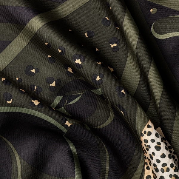 パンテール イリュージョン スクエア スカーフ 90 グリーンティー シルクツイル