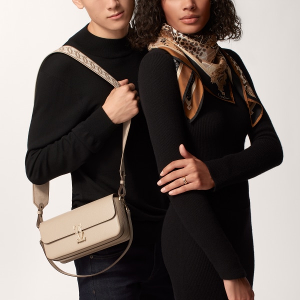 イーストウェストバッグ C ドゥ カルティエ  ベージュ テクスチャー カーフスキン、刺繍入り、ゴールドフィニッシュ