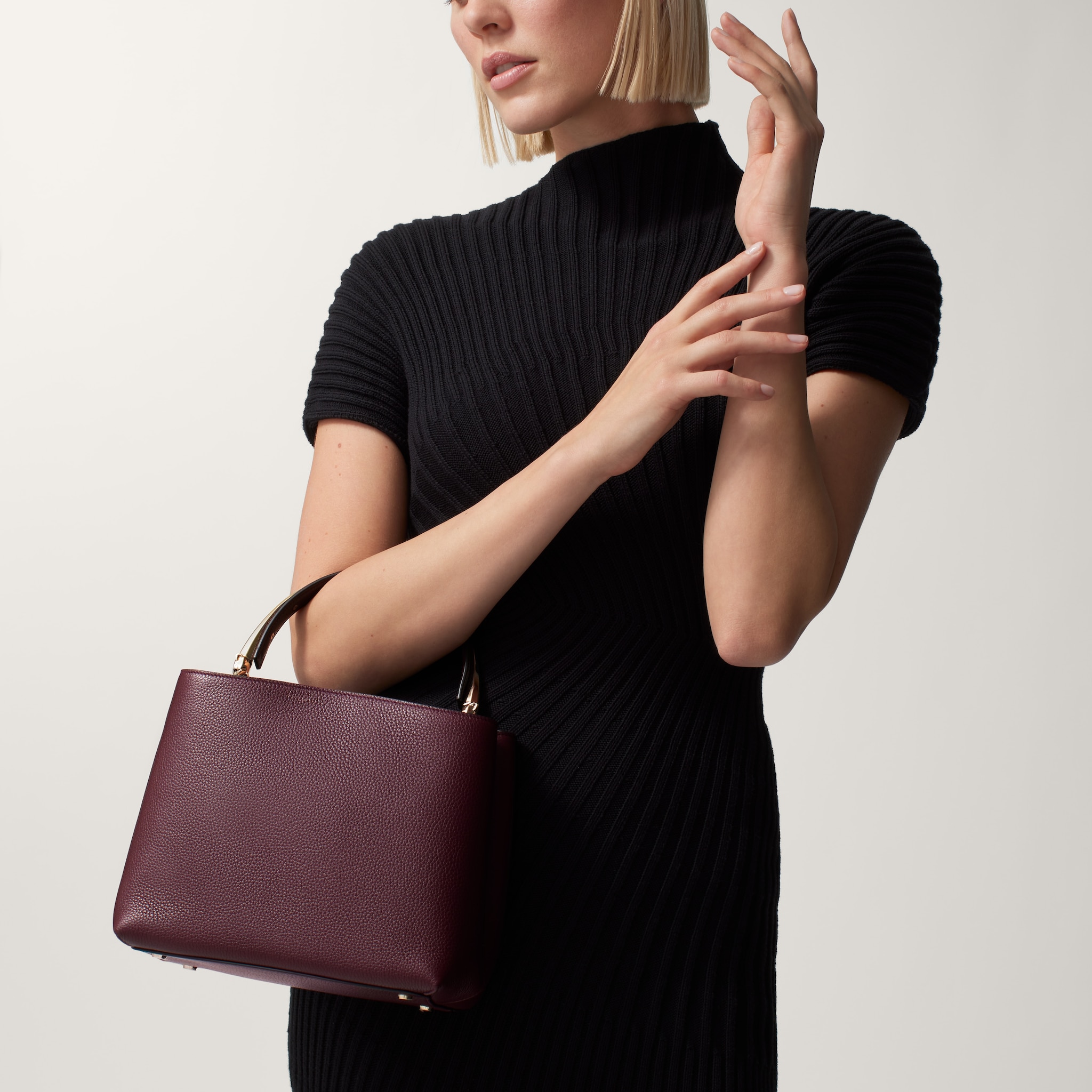 極美品✨カルティエ パンテール キャリアスキン レザー ミニハンドバッグ ジュエリーみたいに合わせたい、カルティエのミニBAG | CLASSY