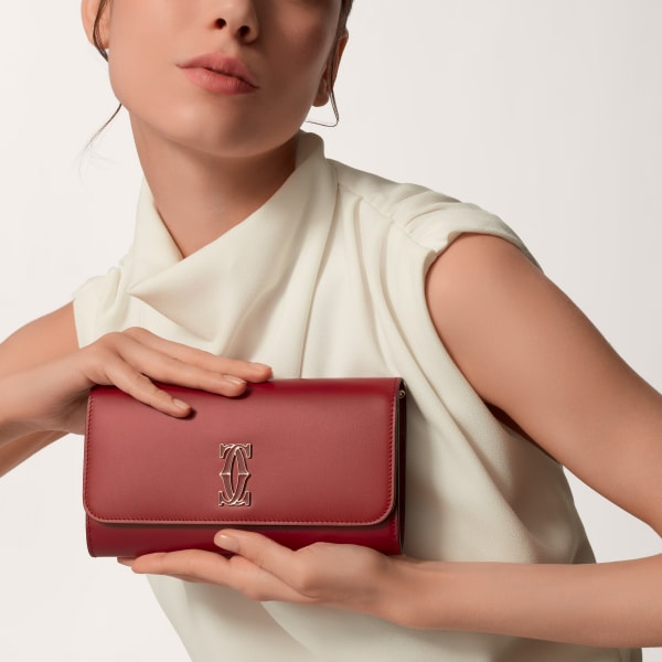 チェーンウォレット C ドゥ カルティエ  チェリーレッド カーフスキン、ゴールドフィニッシュ、チェリーレッド エナメル