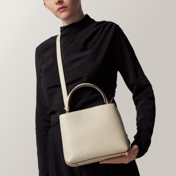 スモール バッグ 
パンテール ドゥーブル  ソルトホワイト カーフスキン、ゴールドフィニッシュ