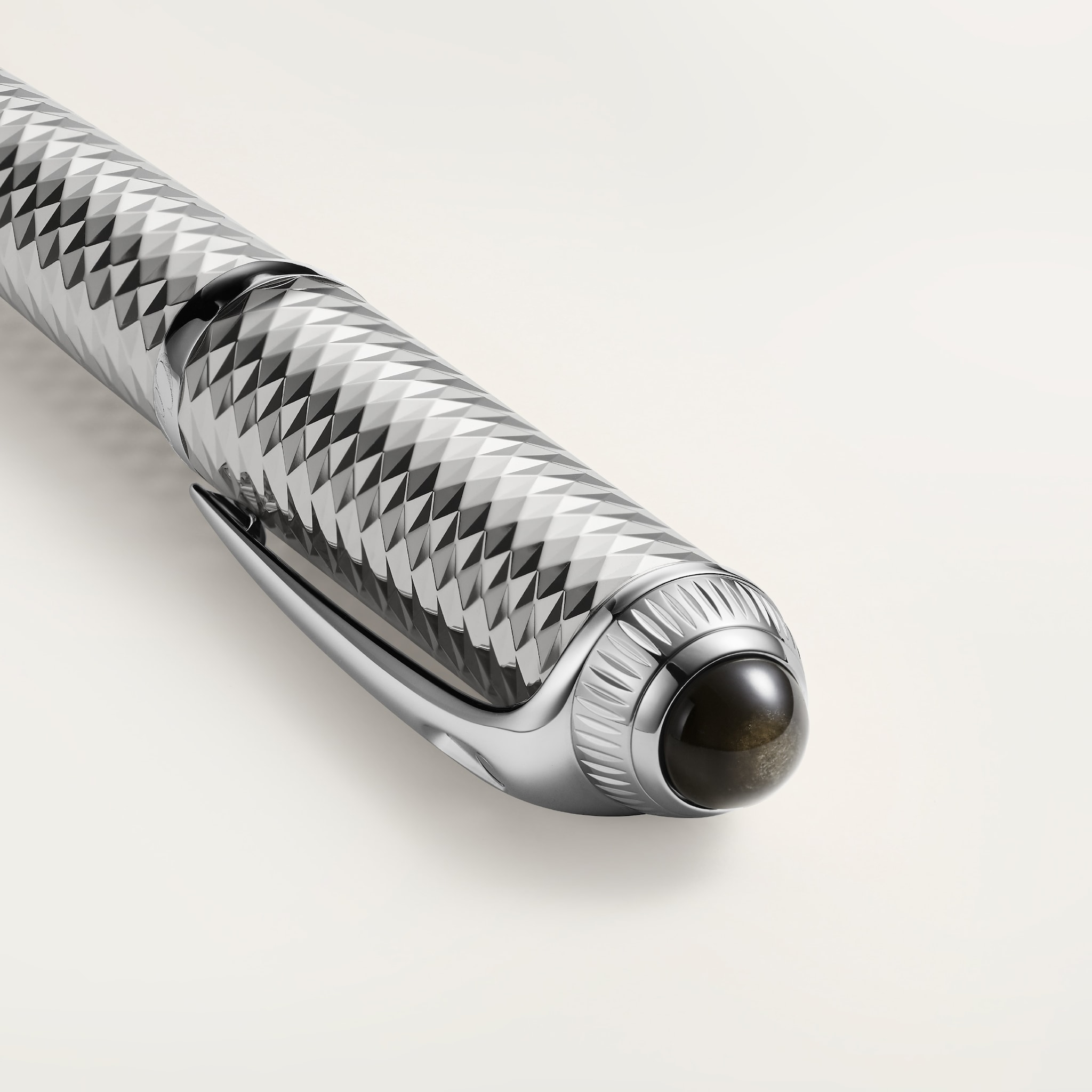 ロードスター ドゥ カルティエ ボールペンエンボスメタル、パラジウムフィニッシュ