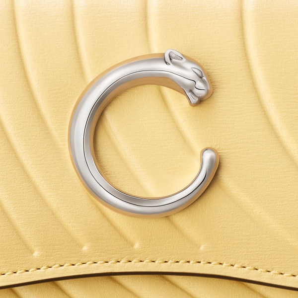 パンテール ドゥ カルティエ ミニウォレット ミモザイエロー カーフスキン、「Cartier」ロゴの箔押し、パラジウムフィニッシュ