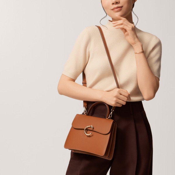 スモール バッグ パンテール C  キャラメル カーフスキン、ゴールドフィニッシュ