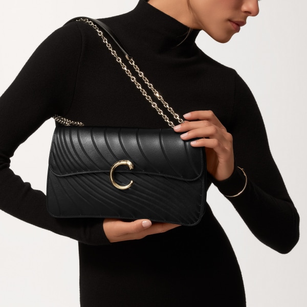パンテール ドゥ カルティエ チェーンバッグ スモール ブラック カーフスキン、カルティエ シグネチャーモチーフのエンボス加工、ゴールドフィニッシュ