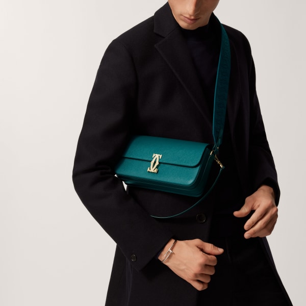 C ドゥ カルティエ イーストウエストバッグ ペトロールブルー テクスチャー カーフスキン、刺繍入り、ゴールドフィニッシュ