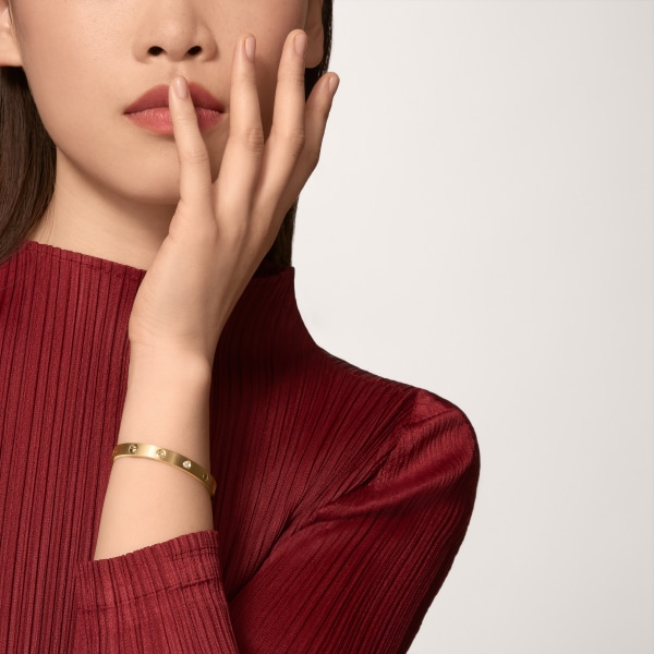 Love ブレスレット、クラシックモデル、ブラッシュ仕上げ、ダイヤモンド4石 イエローゴールド、ブラッシュド フィニッシュ、ダイヤモンド